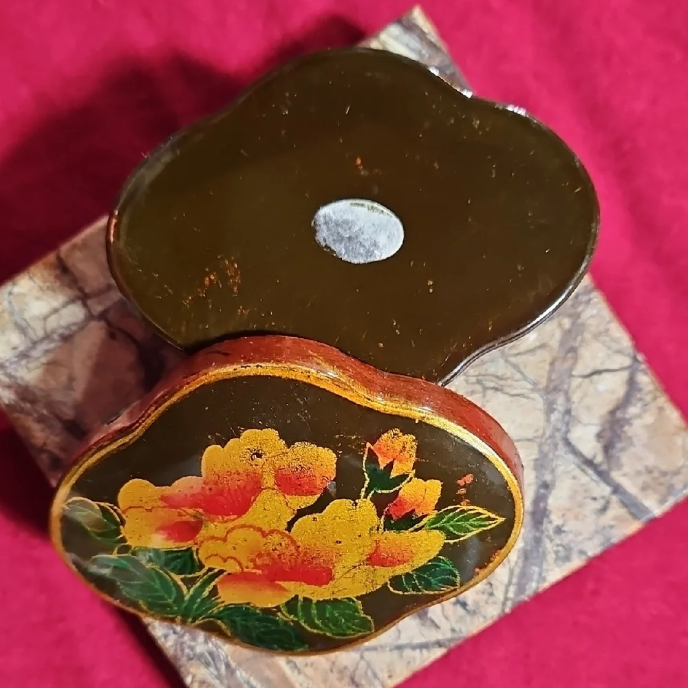 Floral Russian Folk Art Lacquered Wood Red Felt Lined Jewelry/Trinket Box
